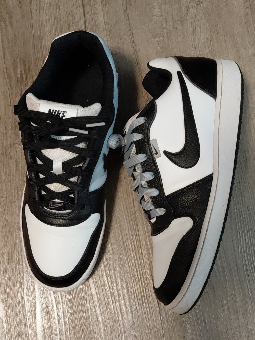 Nike Men's Black & White Low-Top Swoosh Sneakers